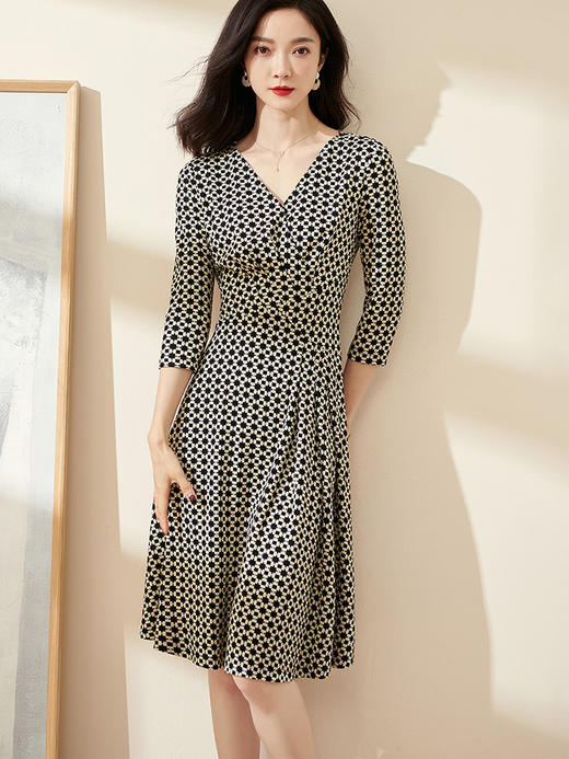 剩S 米思阳2025春季新款时尚经典耐看印花七分袖大摆针织连衣裙0488 商品图1