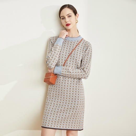 QE63A瑟俪（斯尔丽高端）舒适柔软低圆领撞色超细羊毛提花毛衣连衣裙 商品图2