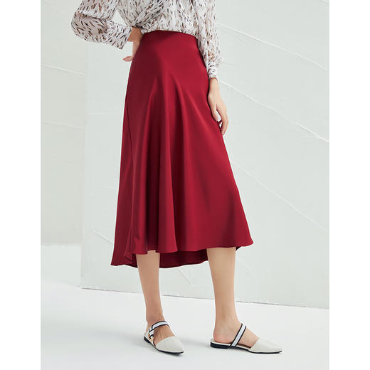 EITIE爱特爱夏季新款高腰红色通勤简约百搭垂坠a字显瘦半身裙B2206902 商品图1