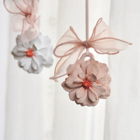 浪漫花车载挂件ins风花朵香水汽车香薰扩香石车挂韩系气质内装饰