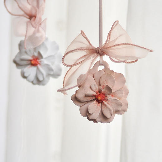 浪漫花车载挂件ins风花朵香水汽车香薰扩香石车挂韩系气质内装饰 商品图0