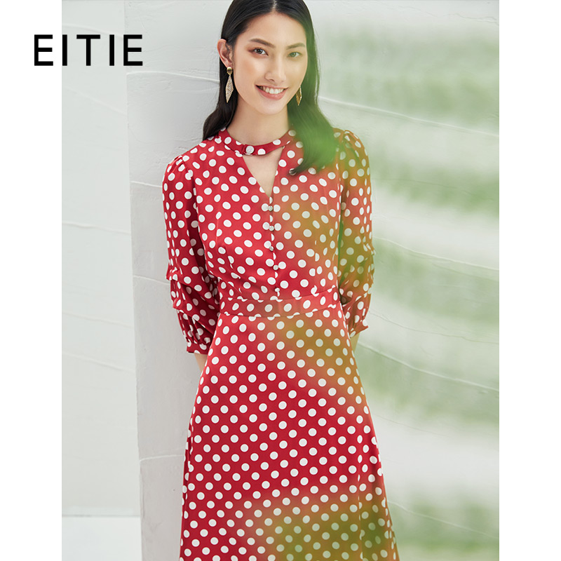 EITIE爱特爱夏季新款复古V领波点收腰抽褶五分袖显瘦连衣裙B2207914