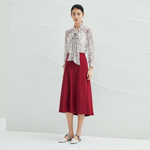 EITIE爱特爱夏季新款高腰红色通勤简约百搭垂坠a字显瘦半身裙B2206902 商品图2