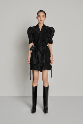 泡泡袖溢边收腰西服