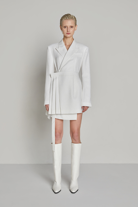 搭片下摆收腰西服