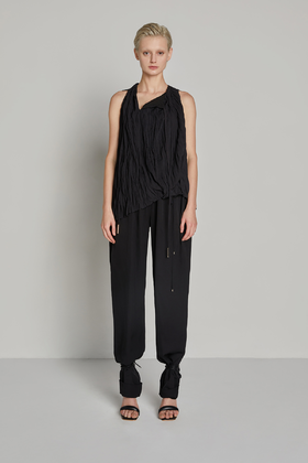 侧翻领斜摆无袖上衣