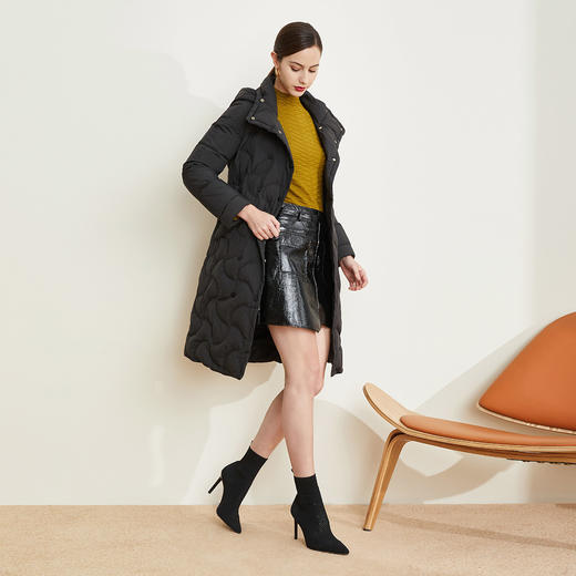 LR024斯尔丽瑟俪2021年冬上新压花别致中长款羽绒服款 商品图5