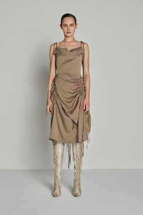 荡领抽绳吊带连衣裙