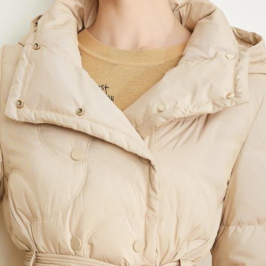 LR024斯尔丽瑟俪2021年冬上新压花别致中长款羽绒服款 商品图3