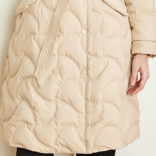 LR024斯尔丽瑟俪2021年冬上新压花别致中长款羽绒服款 商品图4