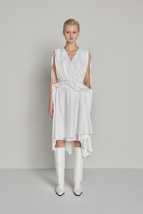 无袖肩部抽褶V领连衣裙