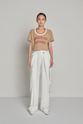 圆领刺绣短款上衣