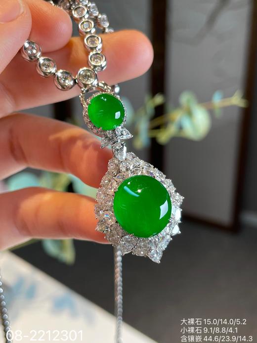 艳绿蛋面吊坠，08-2212301。具体价格微信咨询 商品图1