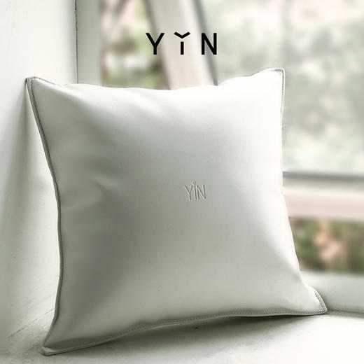  「瘾」白色皮质抱枕 商品图2