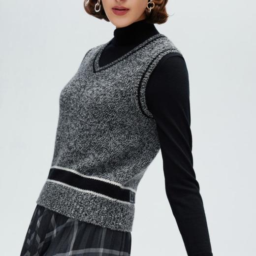 3楼 珍贝女式V领羊绒背心 商品图0