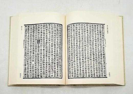 绝版；《宋本艺文类聚》，全三册，精装16开本，2500多页，唐 欧阳询著，上海古籍出版社2020年第五次印刷，定价650，售价248元。品相9成。 商品图12