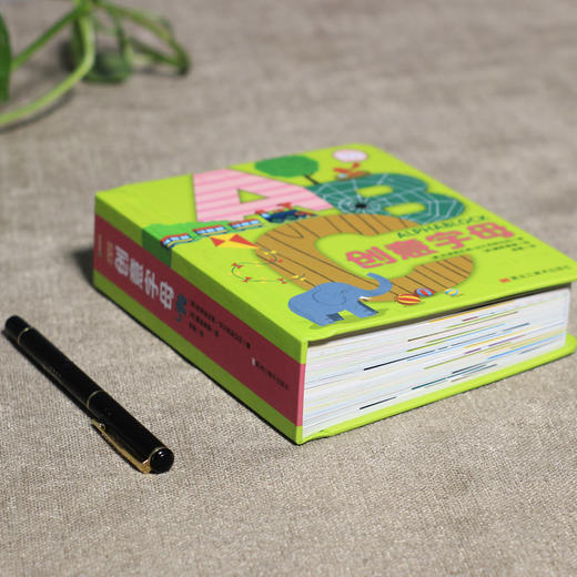 创意字母益智游戏认知abc26个英文字母立体书洞洞翻翻书撕不烂0-4岁幼儿启蒙中英双语早教智力潜能开发自然拼读百科全书做旧工艺 商品图4