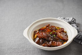 山芋粉烧黑猪肉(份)