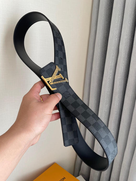 春季特惠💰300 LOUIS VUITTON LV男士腰带 正版开模 此款腰带采用进口面料 商品图0