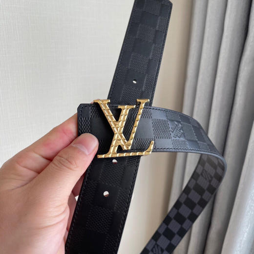 春季特惠💰350 LOUIS VUITTON LV男士腰带 原厂进口头层压花 商品图1