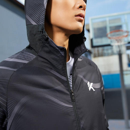 安踏运动外套男2022春季新款篮球防风夹克连帽休闲上衣152211611-3/4 商品图2