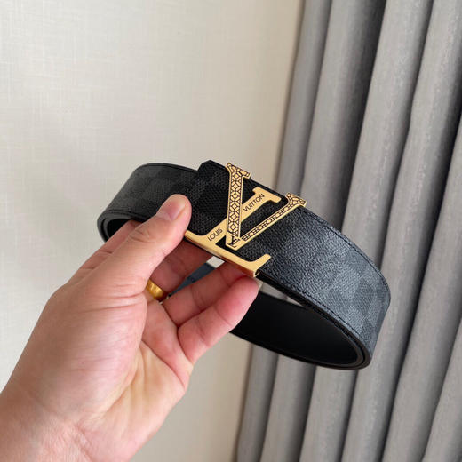 春季特惠💰300 LOUIS VUITTON LV男士腰带 正版开模 此款腰带采用进口面料 商品图4