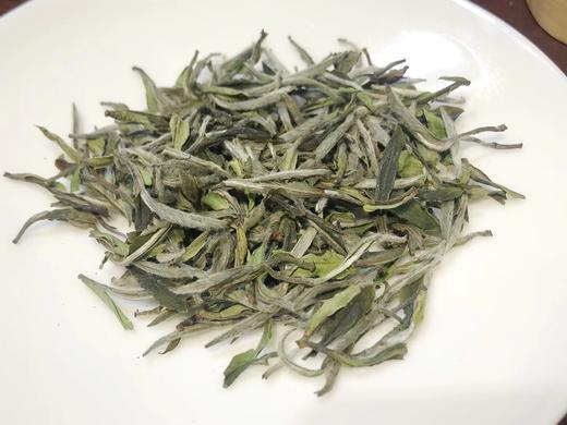 白茶之美属牡丹，一城之人皆若狂——2021年福鼎管阳首届“管阳云雾”杯茶王赛白牡丹银奖50g铁盒装 商品图0