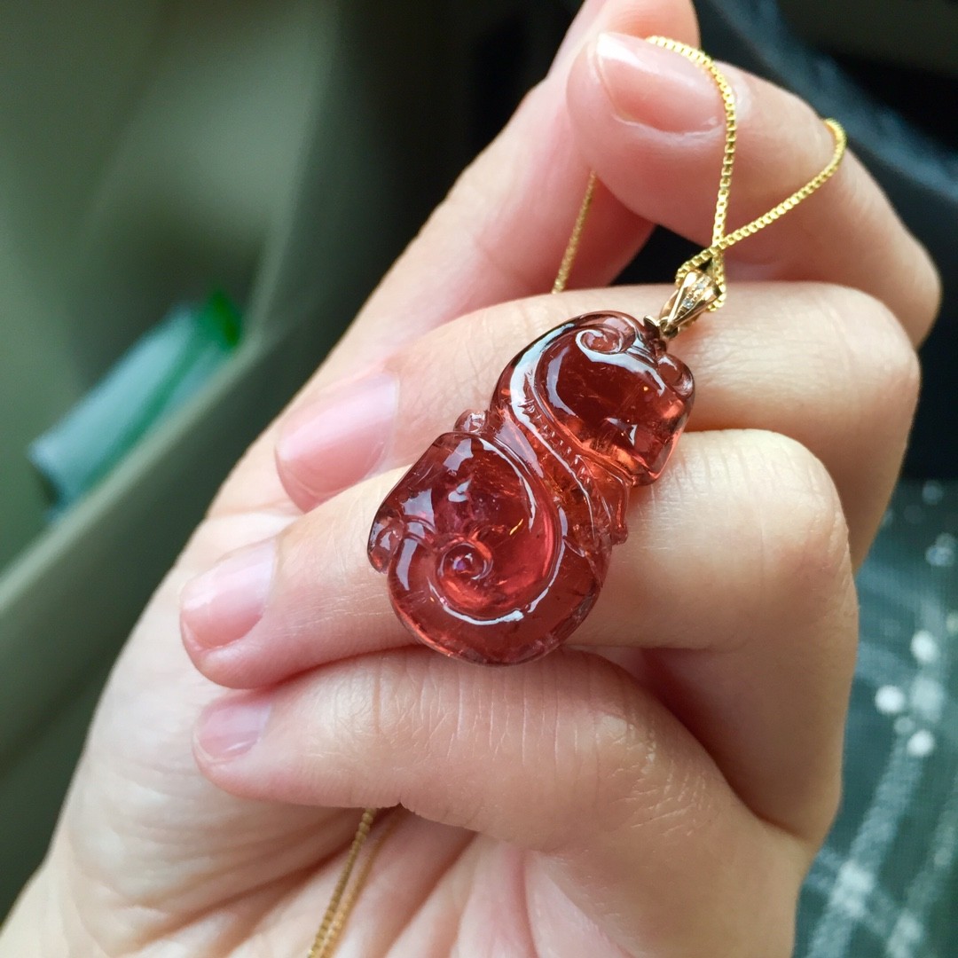 48克 橙红碧玺雕刻吊坠