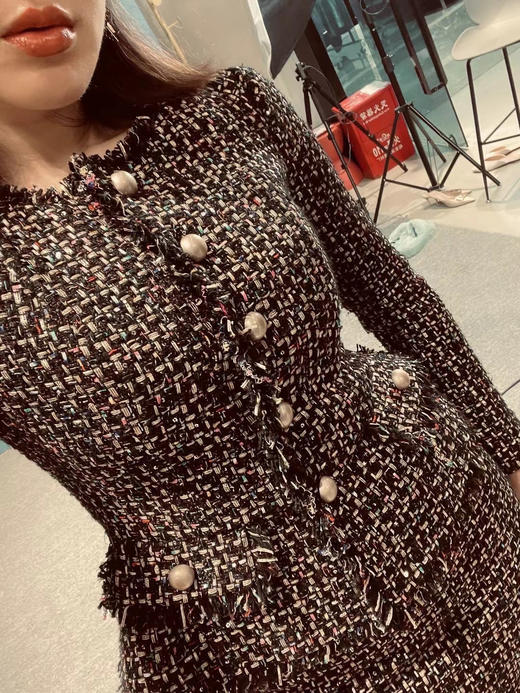 “千金小姐”颈袖添香-套裙-J8303118A 单排扣小香风套裙精致璀璨贵族千金小姐范儿 商品图8