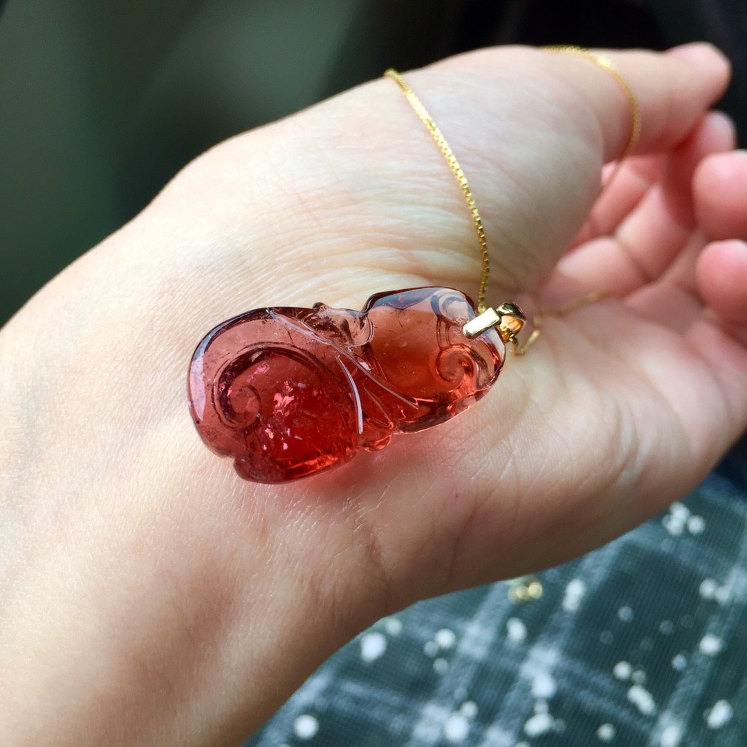 48克 橙红碧玺雕刻吊坠