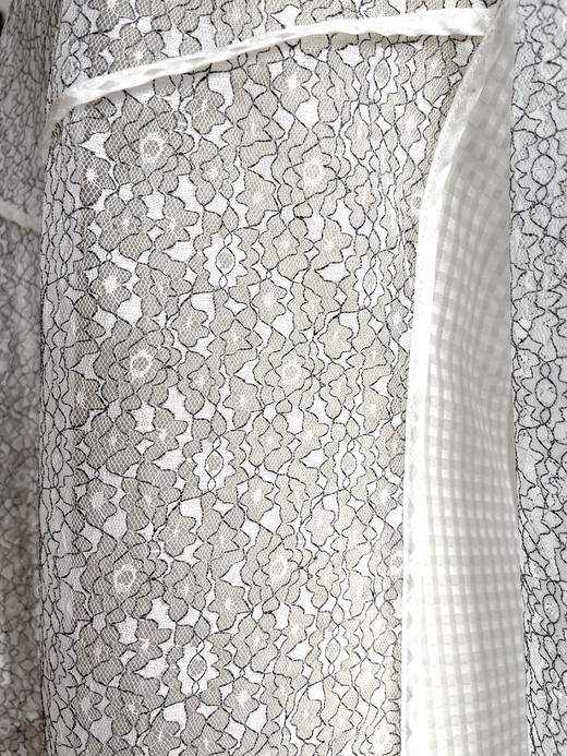 TYNVIE 褶皱袖口镶边花型蕾丝透视长袖上衣-白色 商品图6