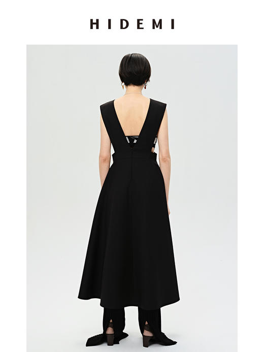 HIDEMI 简约设计感V领伞状连衣裙 商品图9