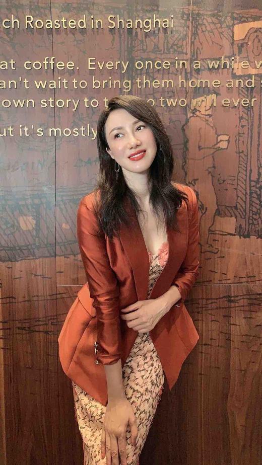 4462 “继承者”丝滑醋酸西装外套女神的闪耀时刻单西颈袖添香 商品图4