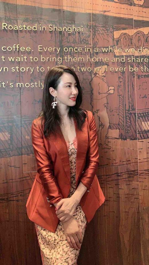 4462 “继承者”丝滑醋酸西装外套女神的闪耀时刻单西颈袖添香 商品图5