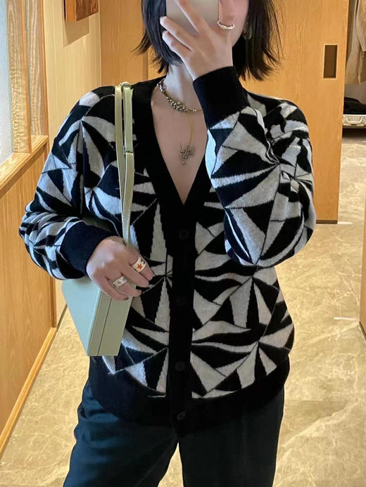 HIDEMI 美利奴羊毛几何印花纽扣开衫 商品图9