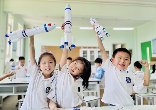 2022春建始县高平国际实验学校力翰科学一二年级【长征水火箭】课程 22.C.Z.S.17 商品图0