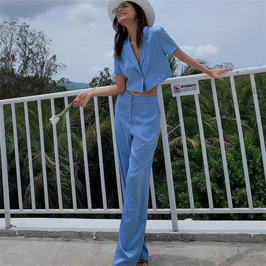 【样品清仓】laria collection套装爱心钻缎面短袖上衣高腰宽松休闲裤套装 （不支持退换）[福利品] 商品图0