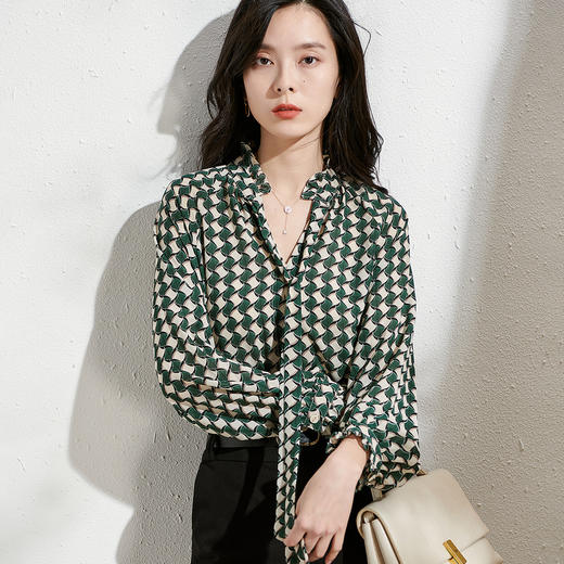剩M 芳外拼色荷叶袖绑带领2025春季新款长袖知性女式衬衫 商品图2