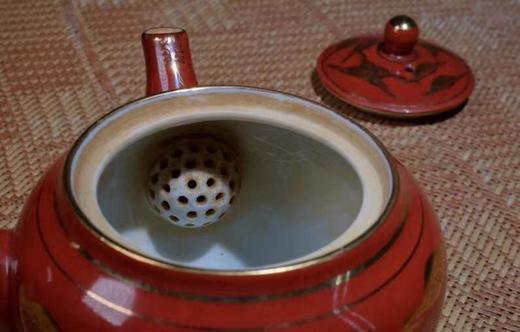 七易 九谷永乐作红釉描金壶、白瓷青花侧把壶等 商品图1