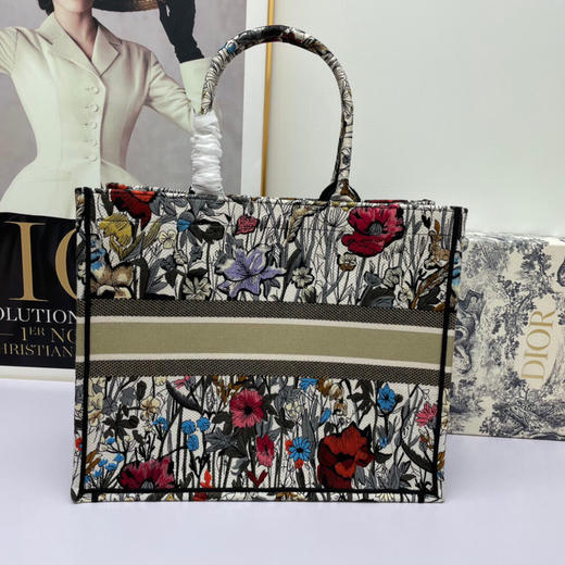 春季特惠💰800 迪奥大号购物袋【Di0r Book Tote】 商品图2