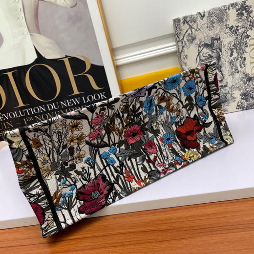 春季特惠💰800 迪奥大号购物袋【Di0r Book Tote】 商品图3