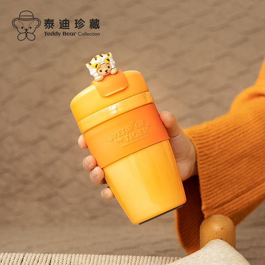 泰迪珍藏小熊招财虎年小老虎便携咖啡随行吸管保温杯双饮口高颜值 商品图1