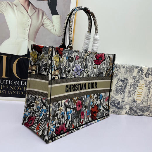 春季特惠💰800 迪奥大号购物袋【Di0r Book Tote】 商品图1