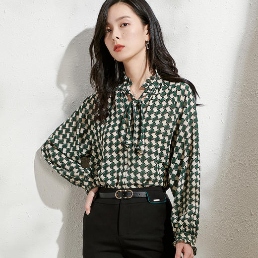 剩M 芳外拼色荷叶袖绑带领2025春季新款长袖知性女式衬衫 商品图1