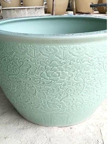 雕刻缠枝莲大缸 商品图0