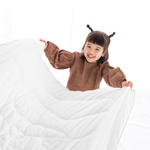 亲子款｜德国nmay 牛奶绒被芯 A类 透气排汗 轻盈蓬松可机洗 儿童被/成人被 商品图2