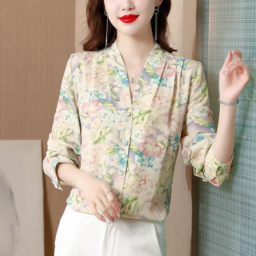 仿真丝衬衫女宽松2022春装新款女装春立体印花气质V领上衣  KQL8152 商品图0