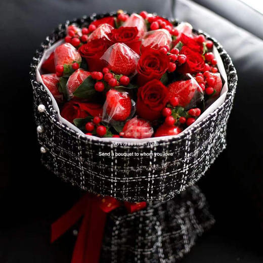 小香风草莓玫瑰花束 商品图0