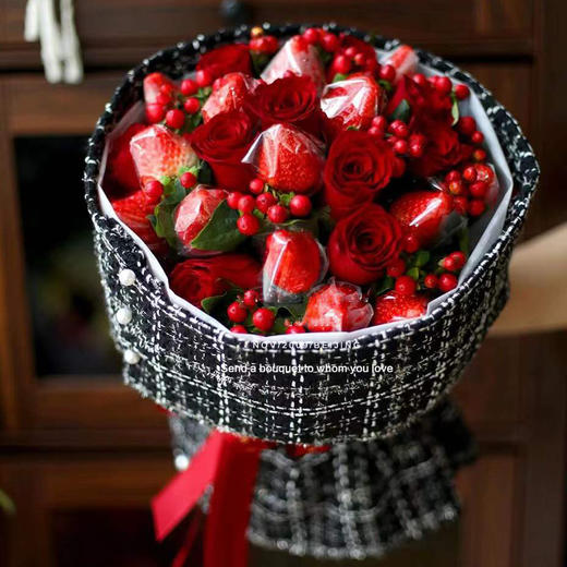 小香风草莓玫瑰花束 商品图1