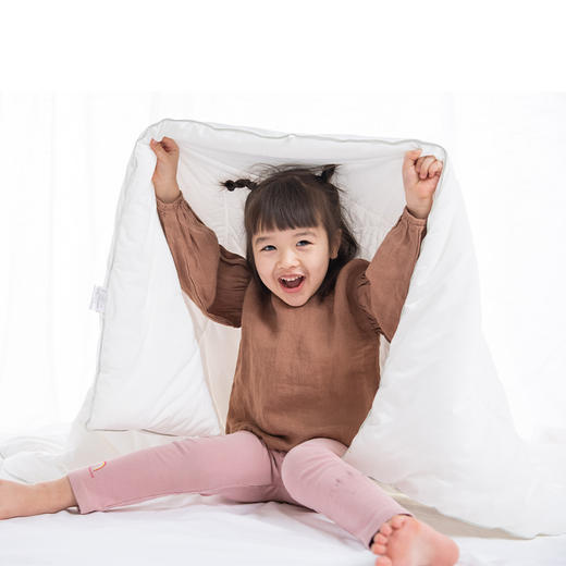 亲子款｜德国nmay 牛奶绒被芯 A类 透气排汗 轻盈蓬松可机洗 儿童被/成人被 商品图1